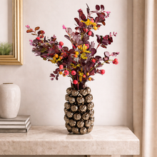 Load image into Gallery viewer, Composizione Floreale Luxury Bordeaux con Bacche Decorative e Vaso Scultoreo. Spedizione gratuita.