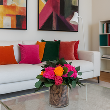Charger l&#39;image dans la galerie, Composizione Floreale con Rose Arancio e Ortensie Fucsia – Fiori Stabilizzati. Spedizione Gratuita