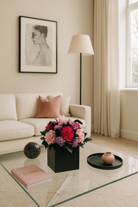 Composizione con Ortensie Stabilizzate in Vaso Nero di Design. Spedizione Gratuita