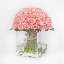 Laden Sie das Bild in den Galerie-Viewer, Bouquet con Rose stabilizzate realizzato con effetto acqua. Déco Fleurs - Composizioni di fiori artificiali Fiori Finti Roma Fiori artificiali Roma