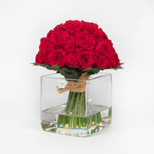 Carica l&#39;immagine nel visualizzatore di Gallery, Bouquet con Rose stabilizzate realizzato con effetto acqua. Déco Fleurs - Composizioni di fiori artificiali Fiori Finti Roma Fiori artificiali Roma