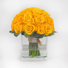 Laden Sie das Bild in den Galerie-Viewer, Bouquet con Rose stabilizzate realizzato con effetto acqua.  Déco Fleurs - Composizioni di fiori artificiali Fiori Finti Roma Fiori artificiali Roma