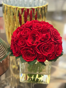 Bouquet con Rose Stabilizzate vaso piccolo cm 10x10